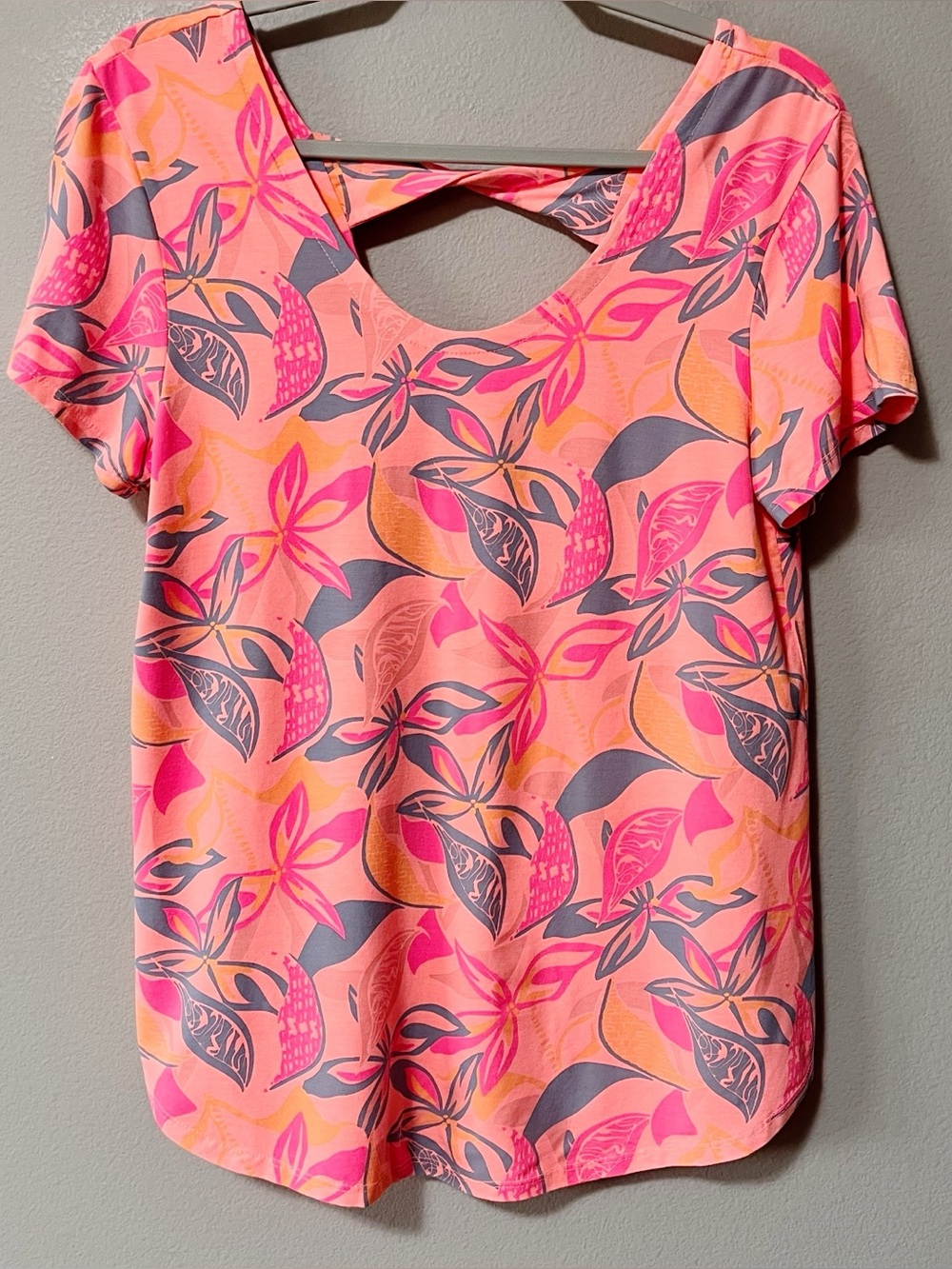 Fresh Produce NWT Beachside Blooms Mika T Shirt Sunkissed Floral Neon Size Small